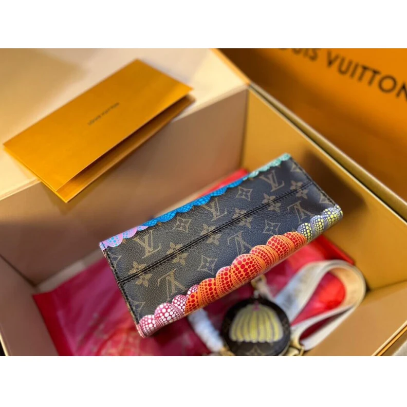 Mythick.ru Inside LV LV x YK OnTheGo PM with Pumpkin Print