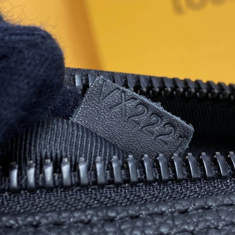 Lv belts replica Ferrous m Louis Vuitton Aerogram Leather Keepall XS Black