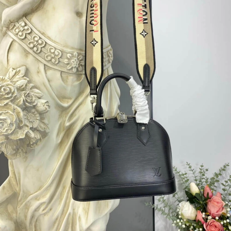 Replica bag 4 protect Louis Vuitton Alma BB Black