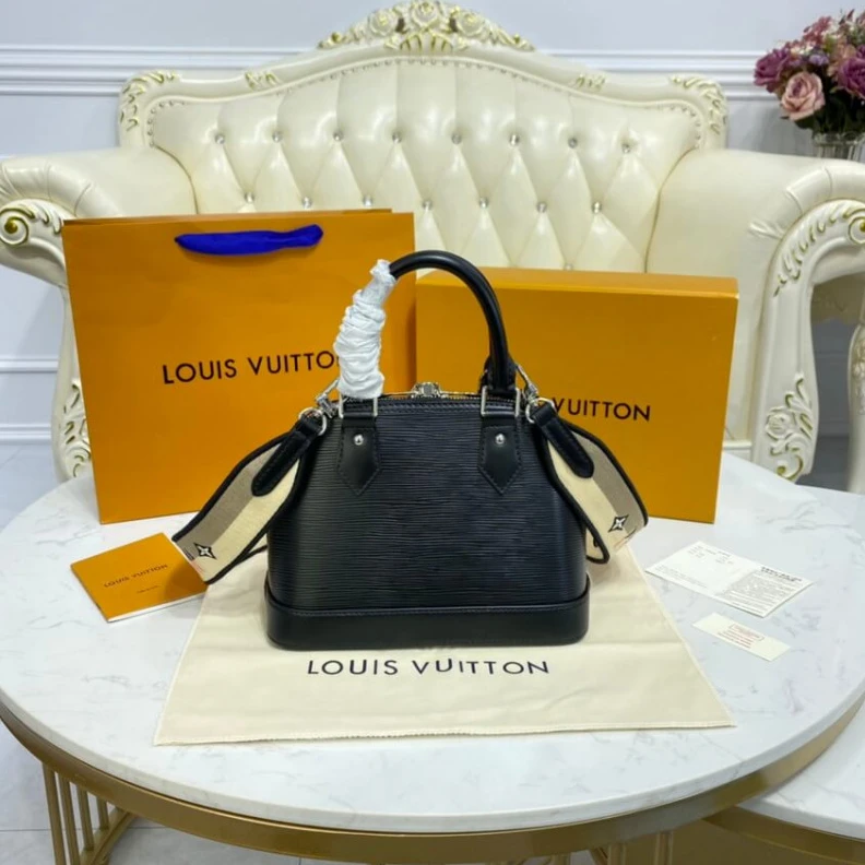 Replica bag 4 protect Louis Vuitton Alma BB Black