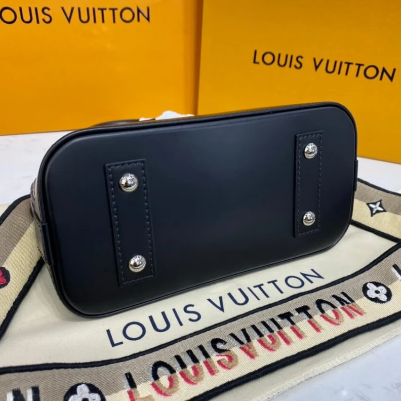 Replica bag 4 protect Louis Vuitton Alma BB Black
