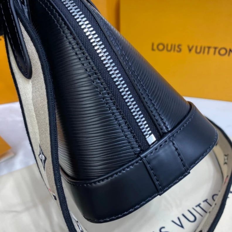 Replica bag 4 protect Louis Vuitton Alma BB Black