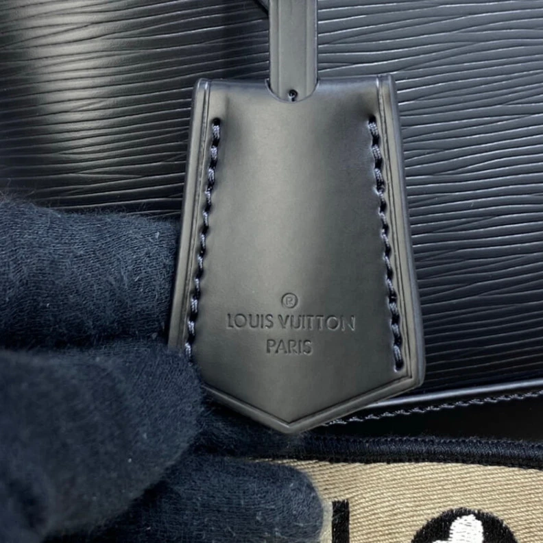 Replica bag 4 protect Louis Vuitton Alma BB Black
