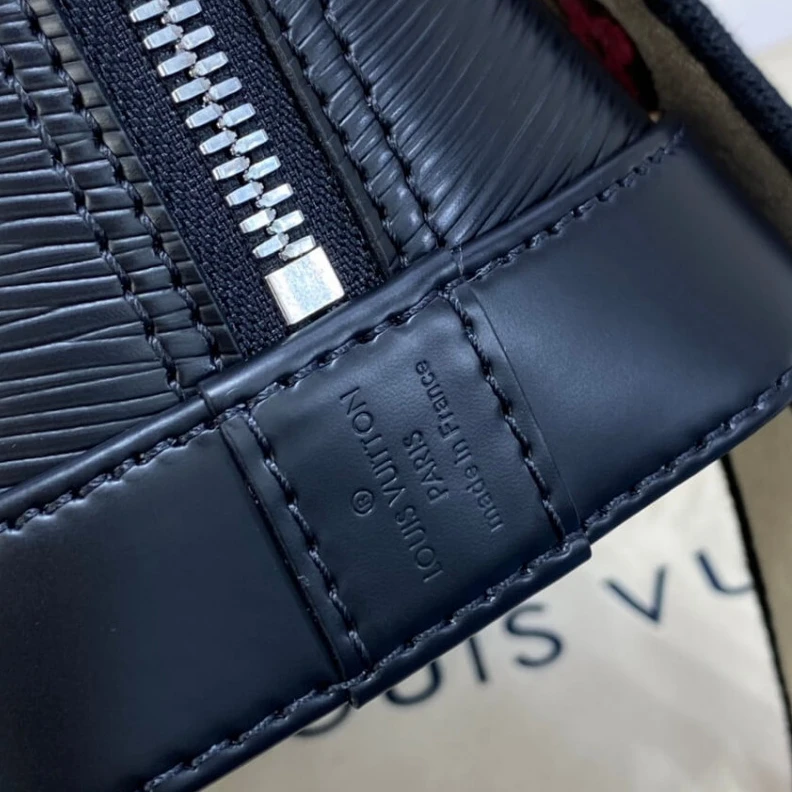 Replica bag 4 protect Louis Vuitton Alma BB Black