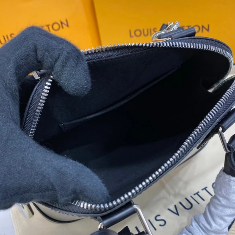 Replica bag 4 protect Louis Vuitton Alma BB Black
