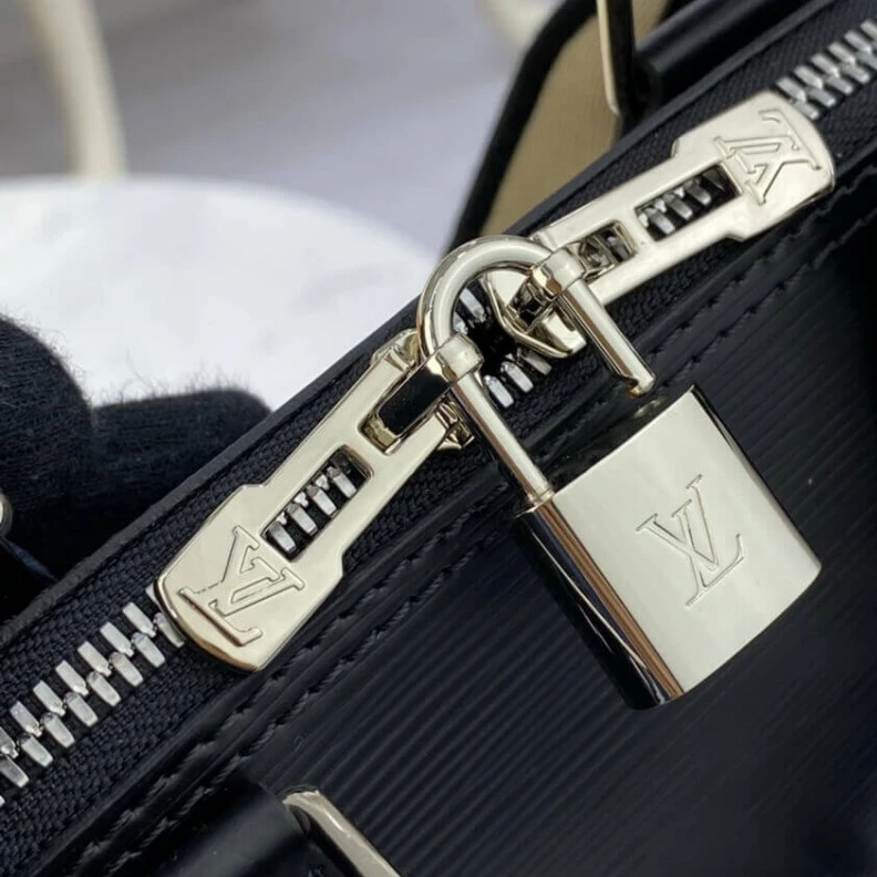Replica bag 4 protect Louis Vuitton Alma BB Black