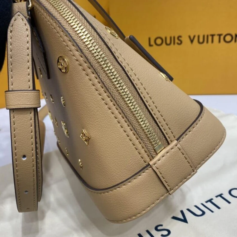 Mythick Strap dro Louis Vuitton Alma BB Monogram Metal in Beige