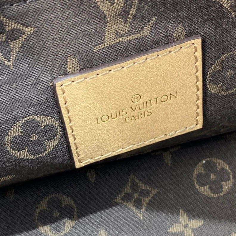 Mythick Strap dro Louis Vuitton Alma BB Monogram Metal in Beige