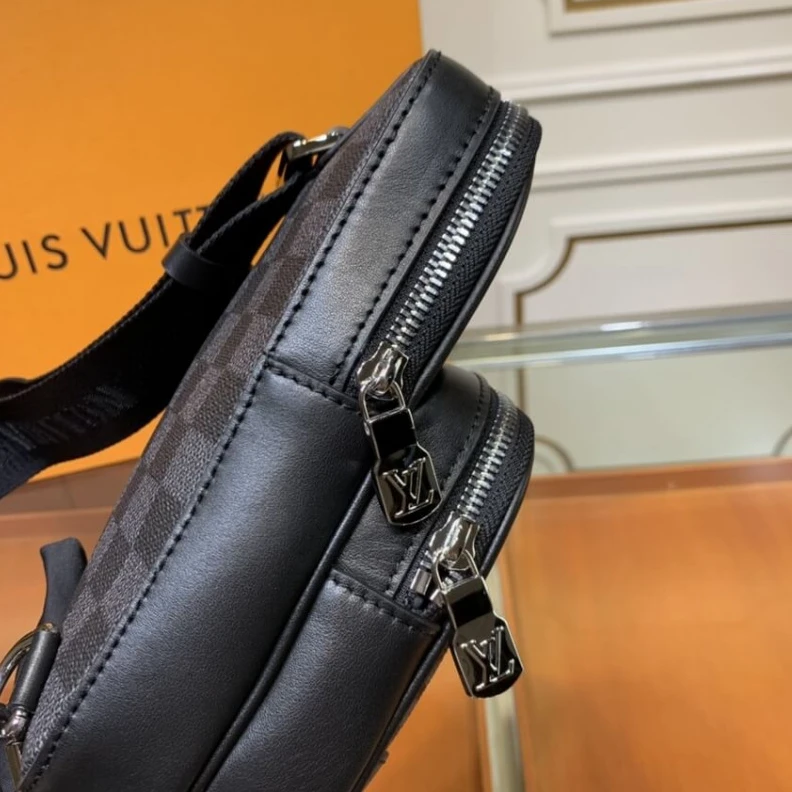 Replica bags <span styl Louis Vuitton Amazone Slingbag