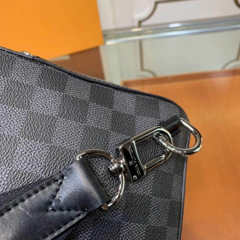 Replica bags <span styl Louis Vuitton Amazone Slingbag