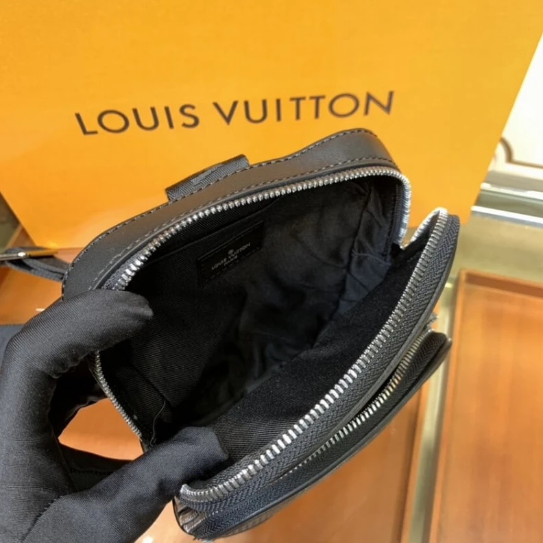 Replica bags <span styl Louis Vuitton Amazone Slingbag