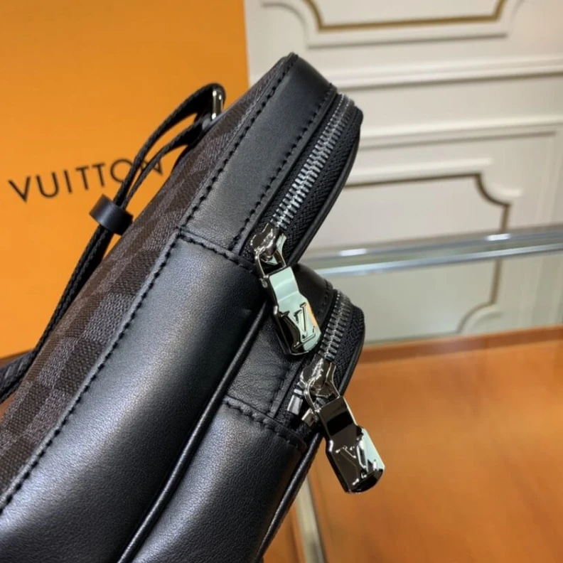 Replica bags <span styl Louis Vuitton Amazone Slingbag