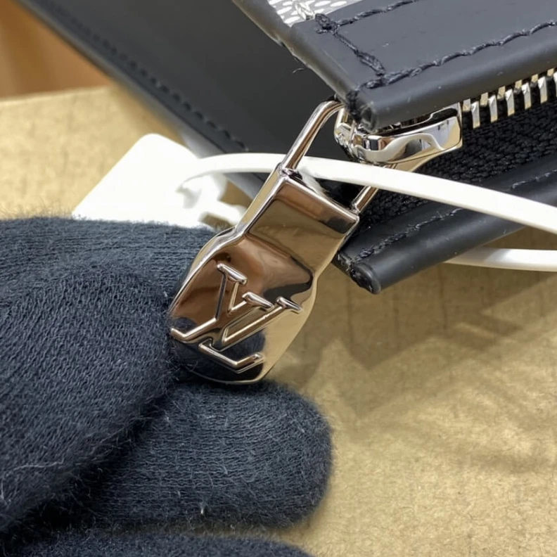 Lv belts replica The Pochet Louis Vuitton Antarctica Damier Graphite 3D Canvas Pochette Voyage