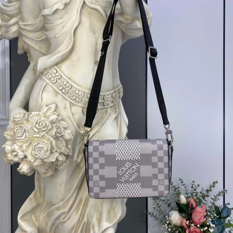 Louis vuitton locations Strap dro Louis Vuitton Antarctica Damier Graphite 3D Canvas Studio Messenger