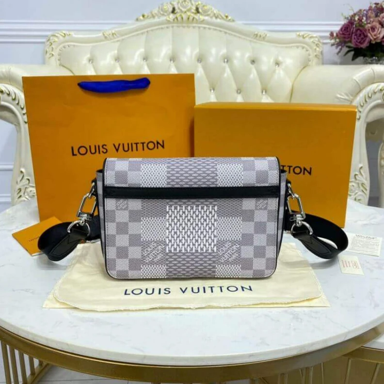 Louis vuitton locations Strap dro Louis Vuitton Antarctica Damier Graphite 3D Canvas Studio Messenger