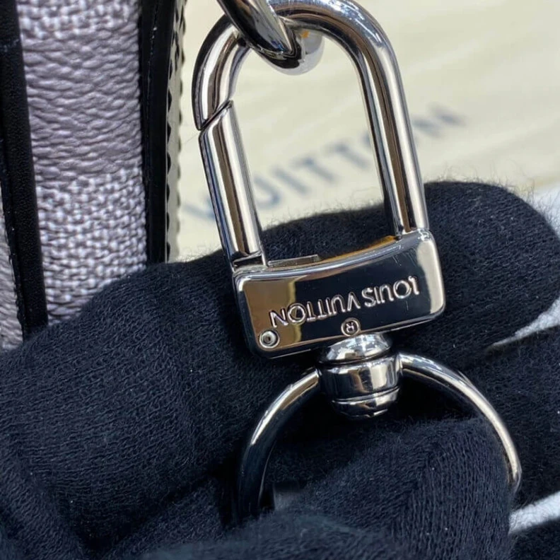 Louis vuitton locations Strap dro Louis Vuitton Antarctica Damier Graphite 3D Canvas Studio Messenger