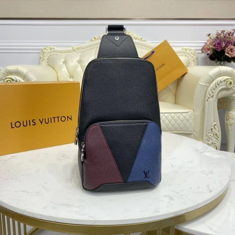 Replica bag Outside z Louis Vuitton Avenue Sling Bag
