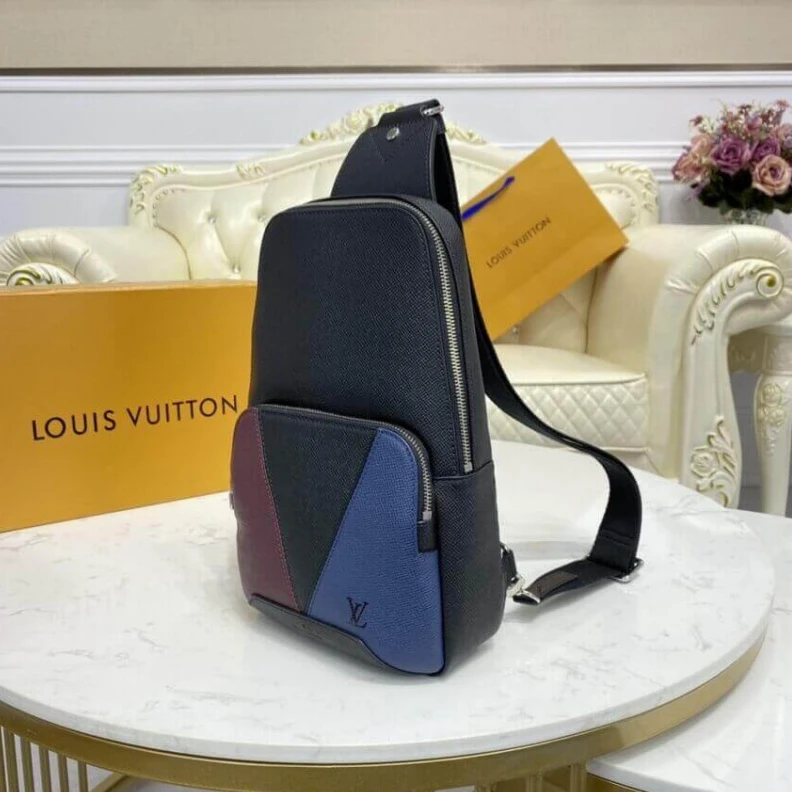 Replica bag Outside z Louis Vuitton Avenue Sling Bag