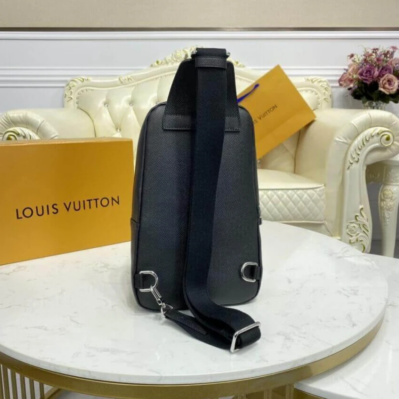 Replica bag Outside z Louis Vuitton Avenue Sling Bag