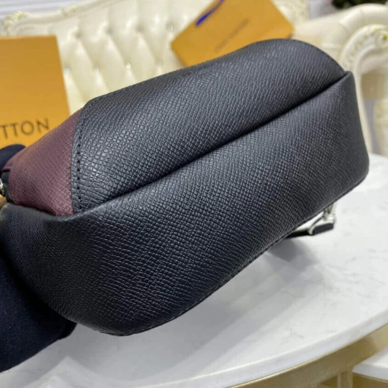 Replica bag Outside z Louis Vuitton Avenue Sling Bag