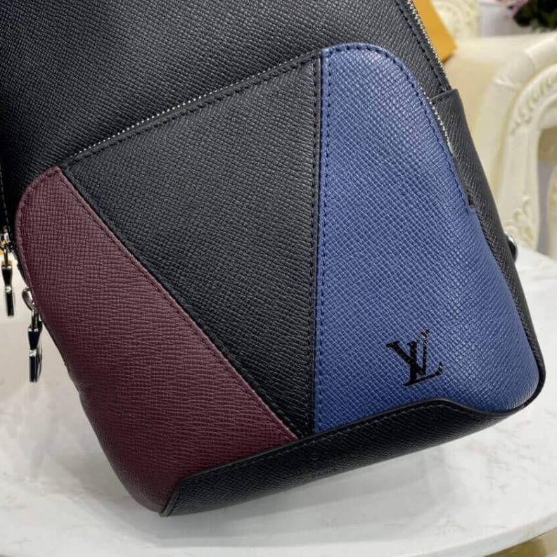 Replica bag Outside z Louis Vuitton Avenue Sling Bag