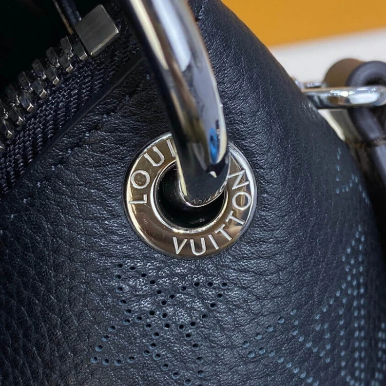 Lv belts replica Strap Dro Louis Vuitton Beaubourg Hobo MM Black