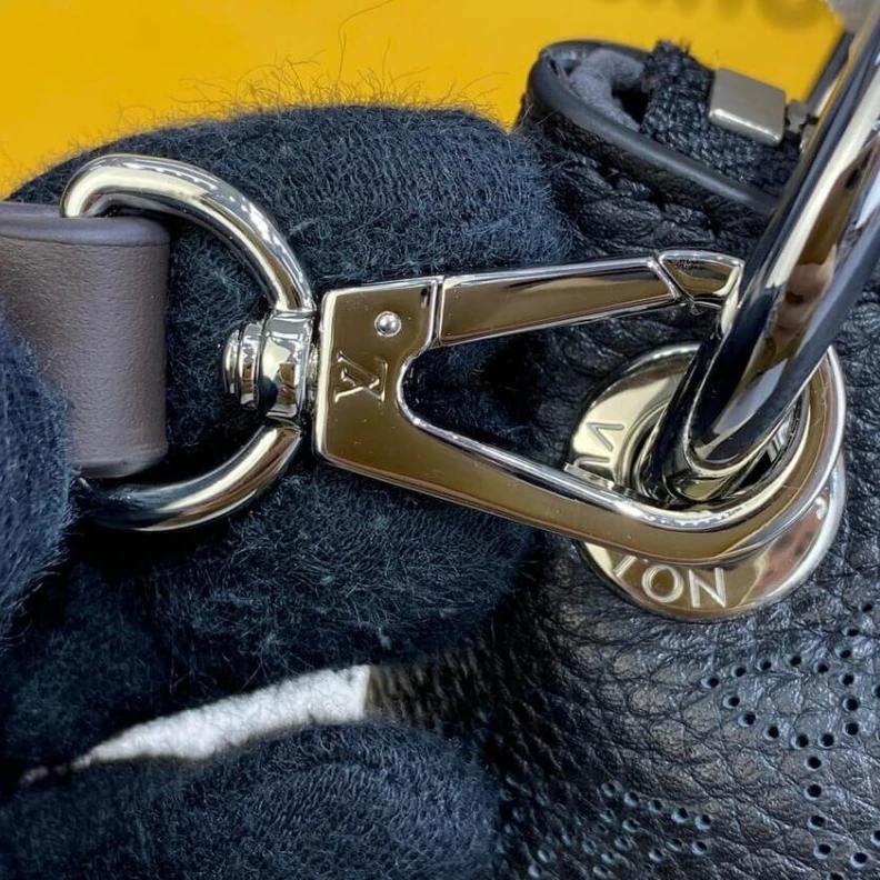 Lv belts replica Strap Dro Louis Vuitton Beaubourg Hobo MM Black