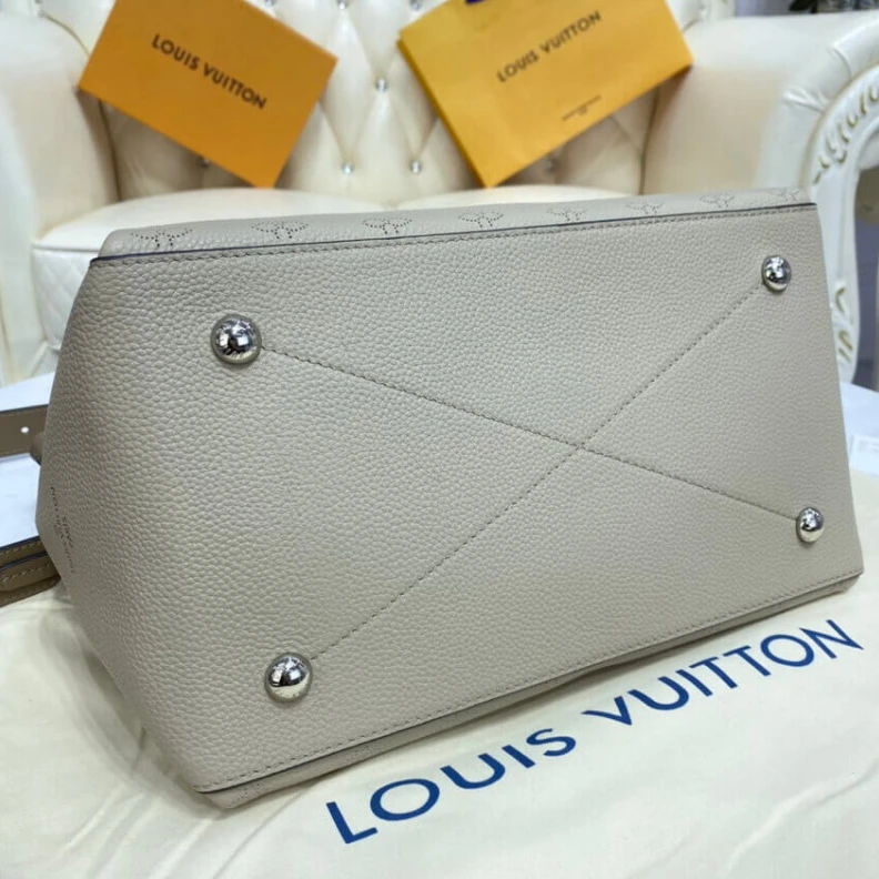 Top lv Strap: Re Louis Vuitton Beaubourg Hobo MM Galet Gray