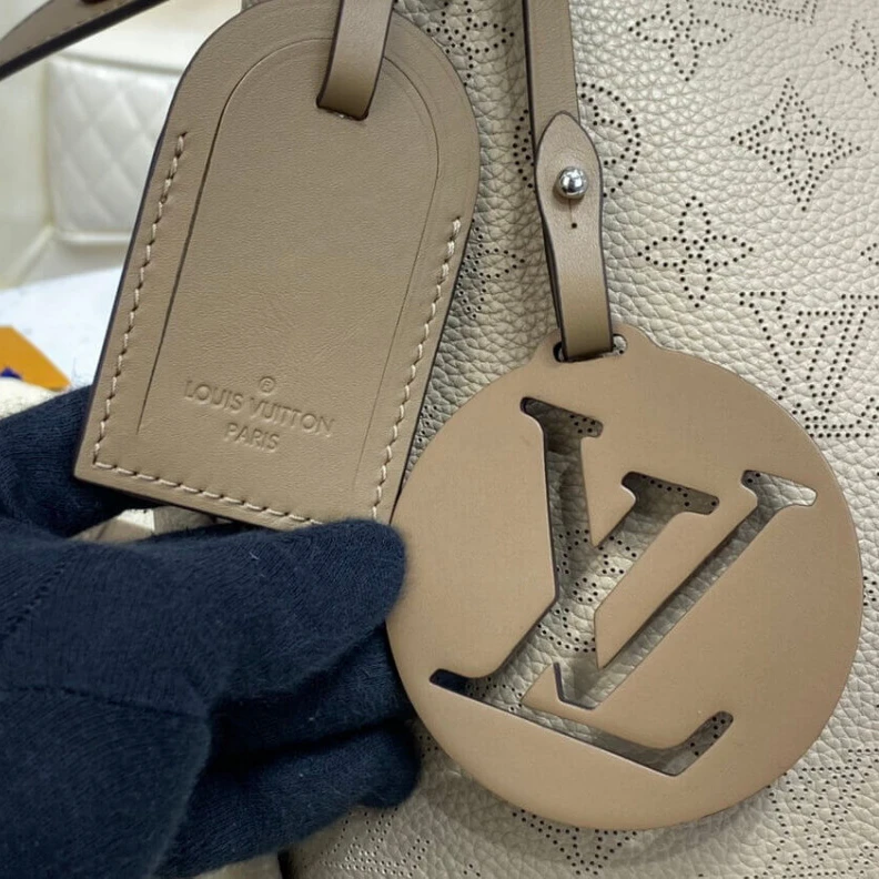 Top lv Strap: Re Louis Vuitton Beaubourg Hobo MM Galet Gray