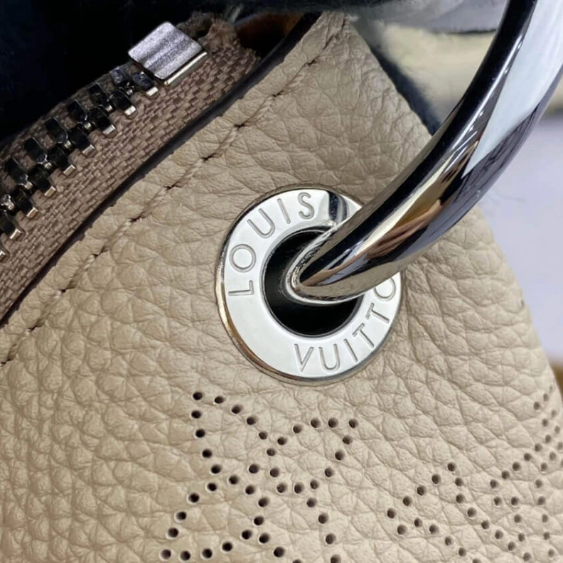 Top lv Strap: Re Louis Vuitton Beaubourg Hobo MM Galet Gray