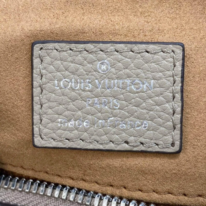 Top lv Strap: Re Louis Vuitton Beaubourg Hobo MM Galet Gray