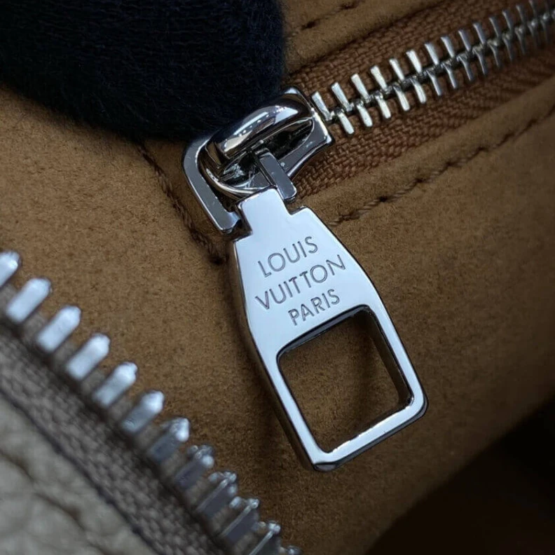 Top lv Strap: Re Louis Vuitton Beaubourg Hobo MM Galet Gray