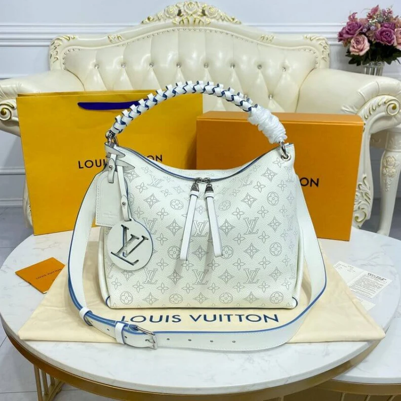 Replica bags Snow Whit Louis Vuitton Beaubourg Hobo MM White