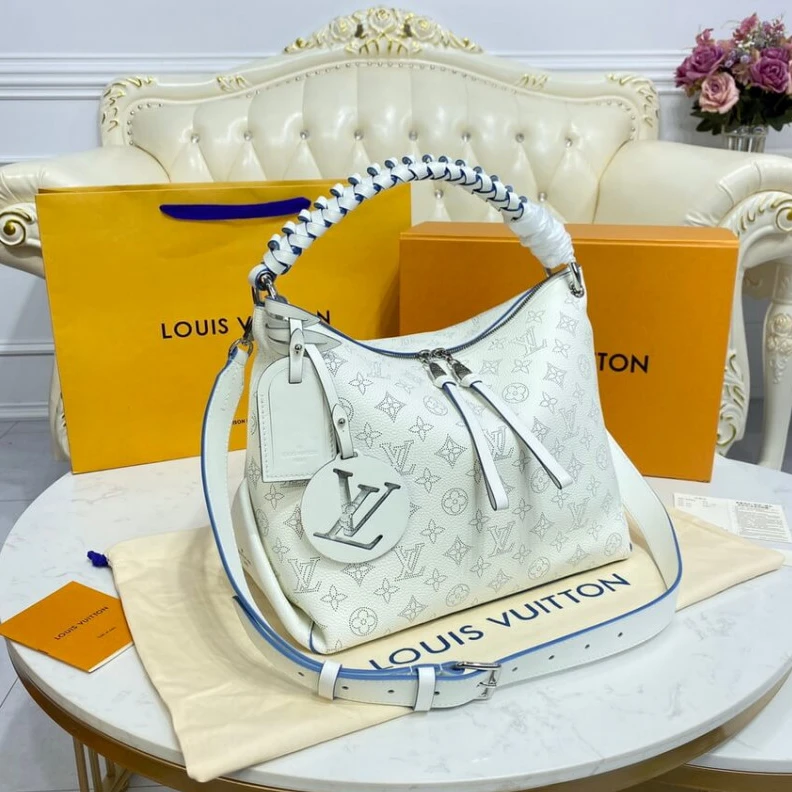 Replica bags Snow Whit Louis Vuitton Beaubourg Hobo MM White