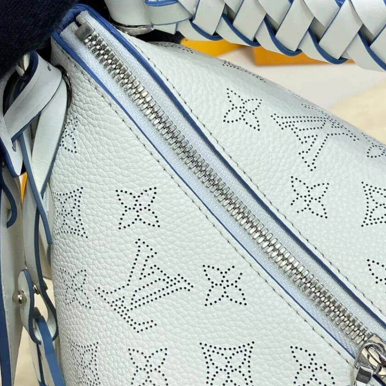 Replica bags Snow Whit Louis Vuitton Beaubourg Hobo MM White