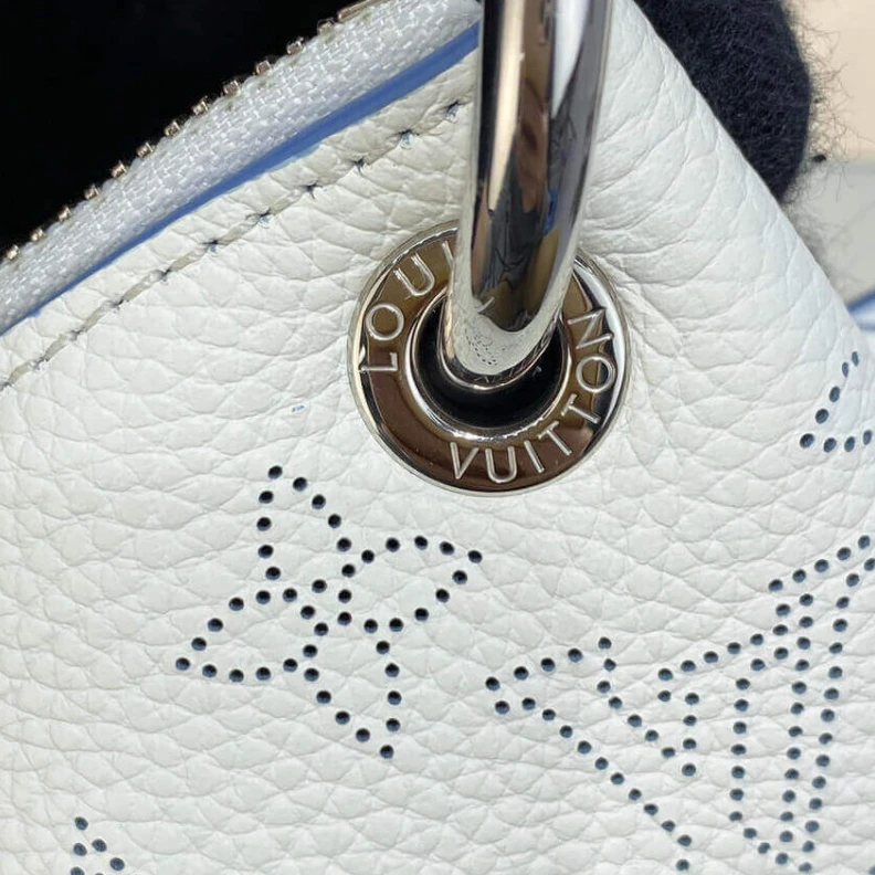 Replica bags Snow Whit Louis Vuitton Beaubourg Hobo MM White