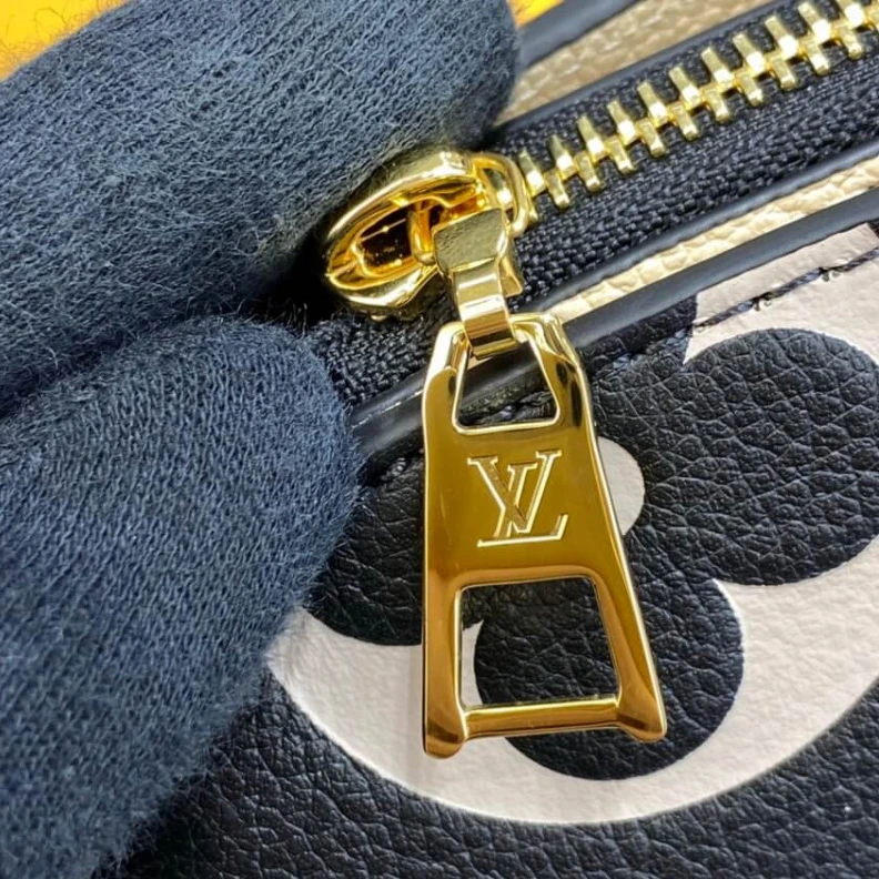 Mythick Padlock Louis Vuitton Bicolor Monogram Empreinte Grand Palais M45811