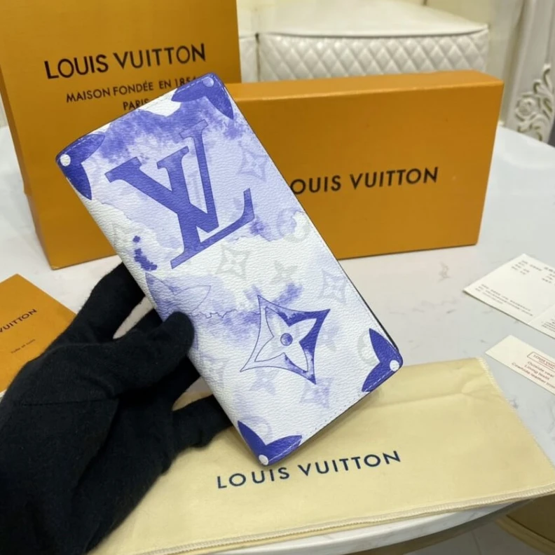 1 large z Louis Vuitton Blue Brazza Wallet