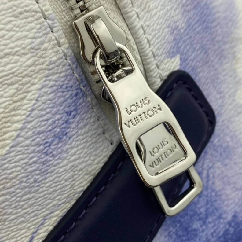 Mythick ru Cowhidele Louis Vuitton Blue Monogram Watercolor Discovery Backpack