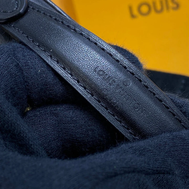 Replica bag Black Louis Vuitton Calfskin Leather Utility Crossbody Black