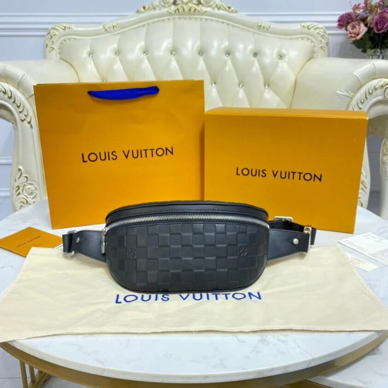 Mythick Buckle fa Louis Vuitton Campus Bumbag