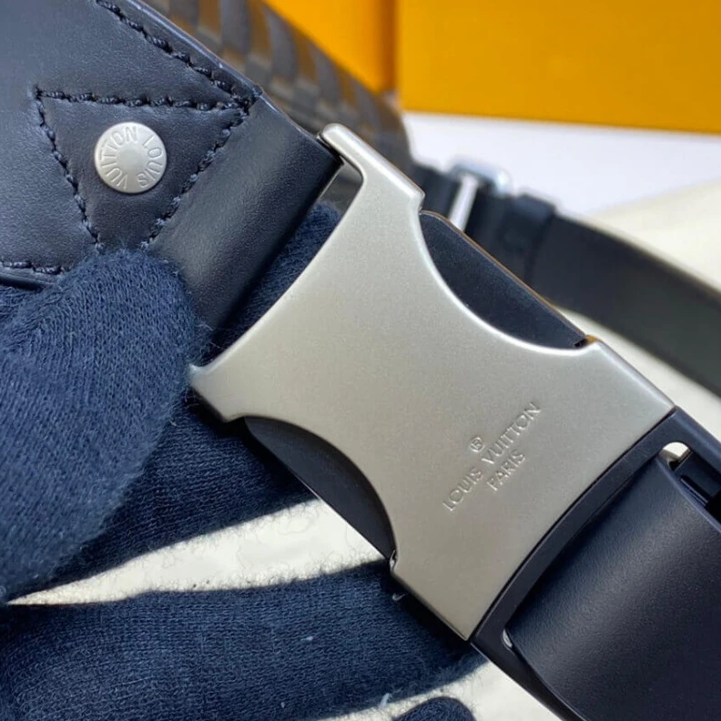 Mythick Buckle fa Louis Vuitton Campus Bumbag