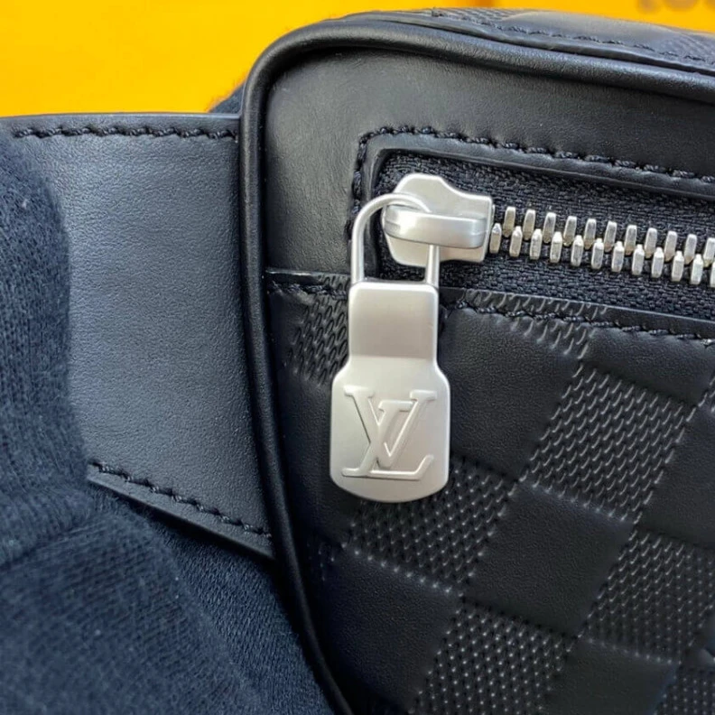 Mythick Buckle fa Louis Vuitton Campus Bumbag