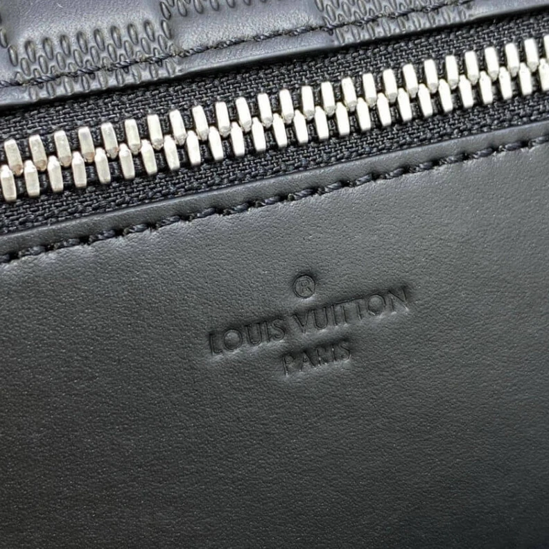 Mythick Buckle fa Louis Vuitton Campus Bumbag