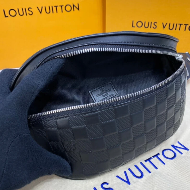 Mythick Buckle fa Louis Vuitton Campus Bumbag