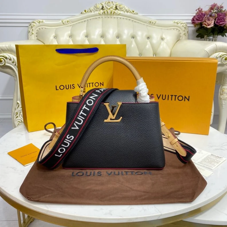 Snap hook Louis Vuitton Capucines BB Black Arizona Beige