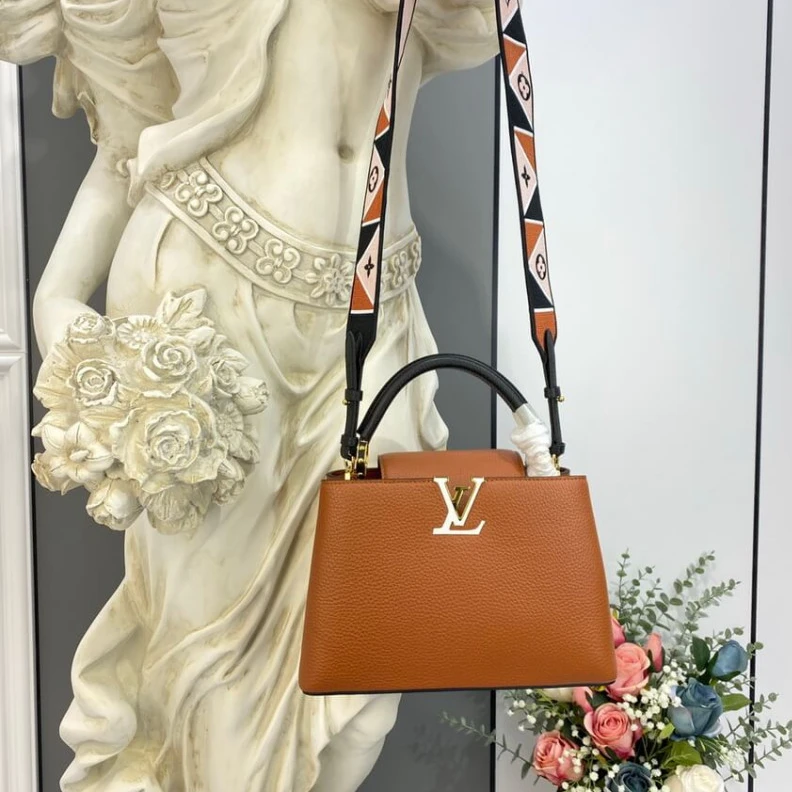 Top lv Louis Vuitton Capucines BB Gold Noir