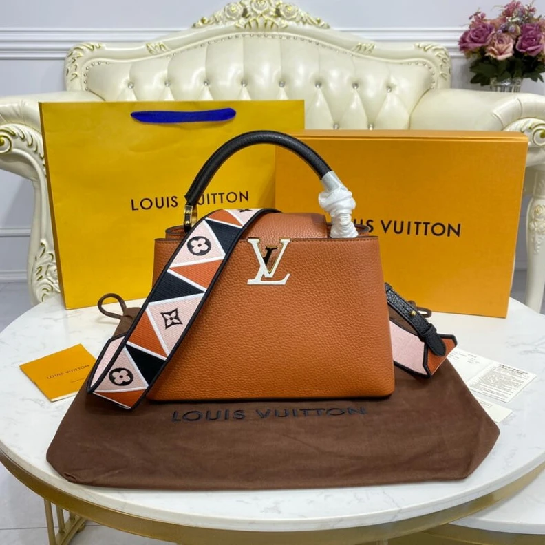 Top lv Louis Vuitton Capucines BB Gold Noir