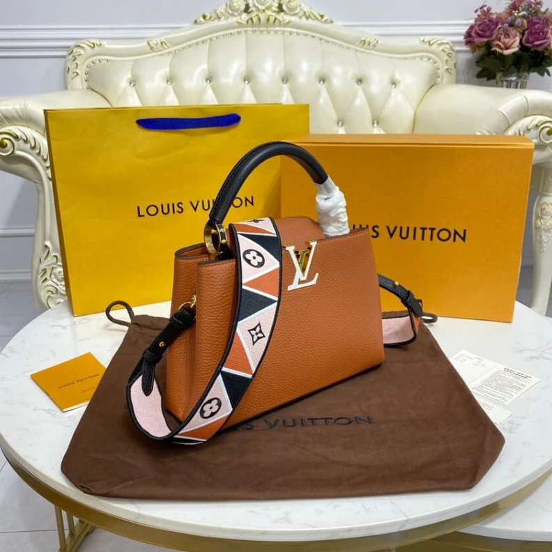 Top lv Louis Vuitton Capucines BB Gold Noir
