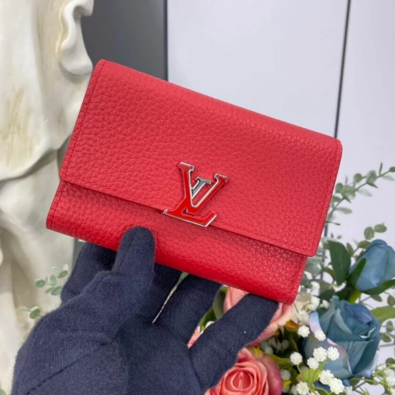 Replica bags Cowhidele Louis Vuitton Capucines Compact Wallet